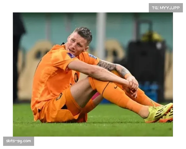 阿贾克斯韦霍斯特跑动积极 国家德比助攻展老将价值