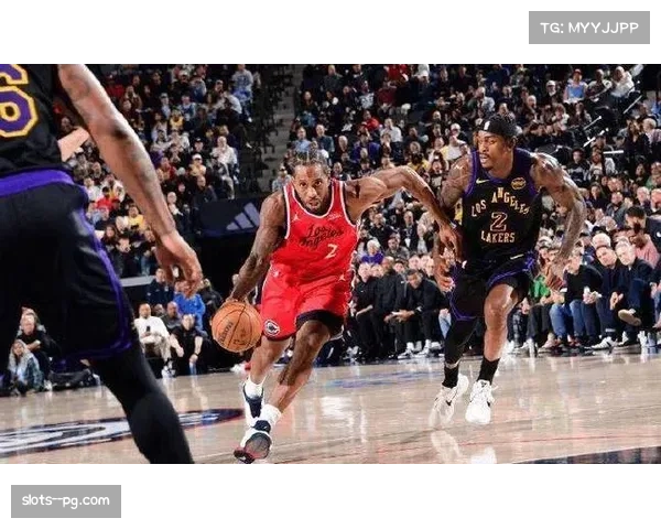 快船从西部垫底完成逆袭 近期14战12胜冲入附加赛区 快船从西部垫底完成逆袭 近期14战12胜冲入附加赛区